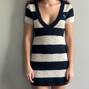 Vintage Y2K Abercrombie & Fitch Navy and Cream Striped Mini Dress